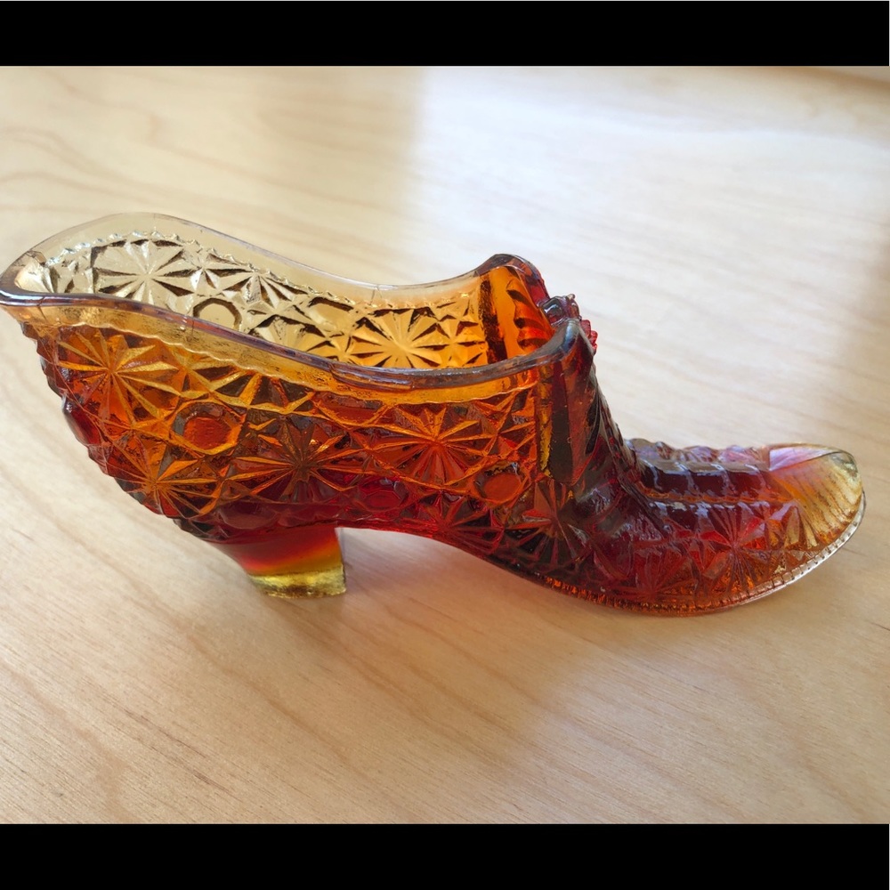 Vintage Daisy & Button Pattern Glass Shoe